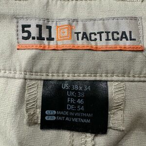 Like new, 5.11 Tactical relaxed fit cargo pants. Size 38/34